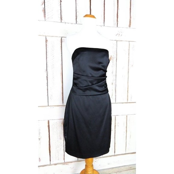 Black satin fitted strapless evening dress - Picture 3 of 4